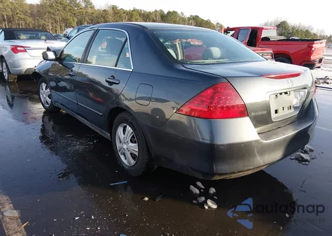 2006 Honda Accord 2.4 Lx z USA, uszkodzony, nr VIN 1HGCM56476A172653